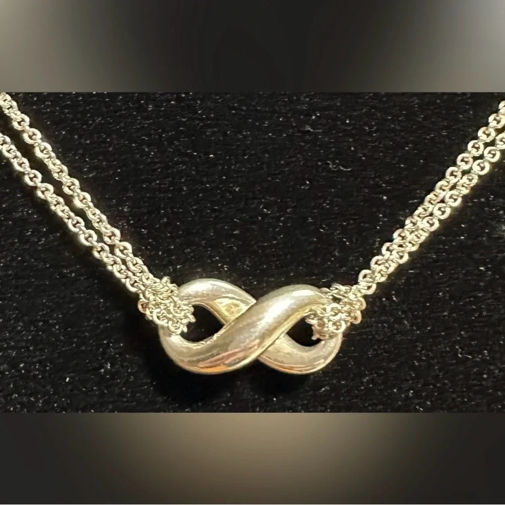 Full inclusion🌼🌸Tiffany & Co. Infinity Silver Necklace W/ Pouch-No callouts- - Picture 4 of 11